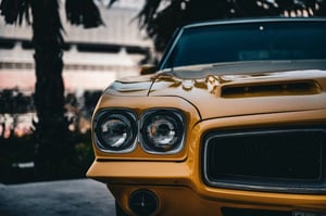 Front eines gelben Pontiac