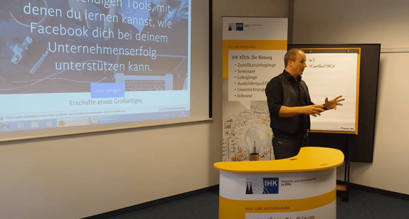 Dr. Stefan Strauss hält einen IHK Vortrag